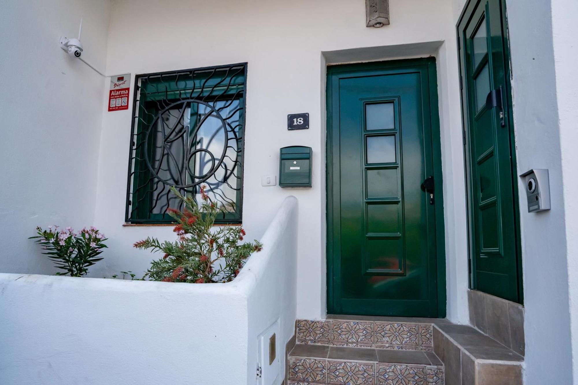 Casa Julio - Alcala Complete Coastal Retreat - Entire Apartment - 3 Min Walk From The Ocean - Shared Entrance With Host المظهر الخارجي الصورة