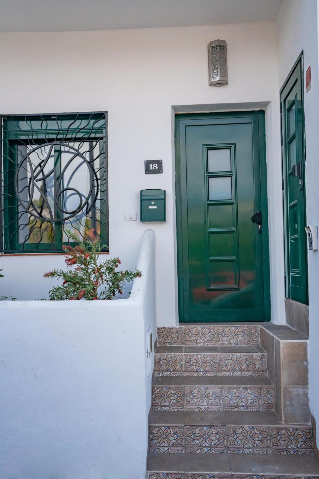 Casa Julio - Alcala Complete Coastal Retreat - Entire Apartment - 3 Min Walk From The Ocean - Shared Entrance With Host المظهر الخارجي الصورة
