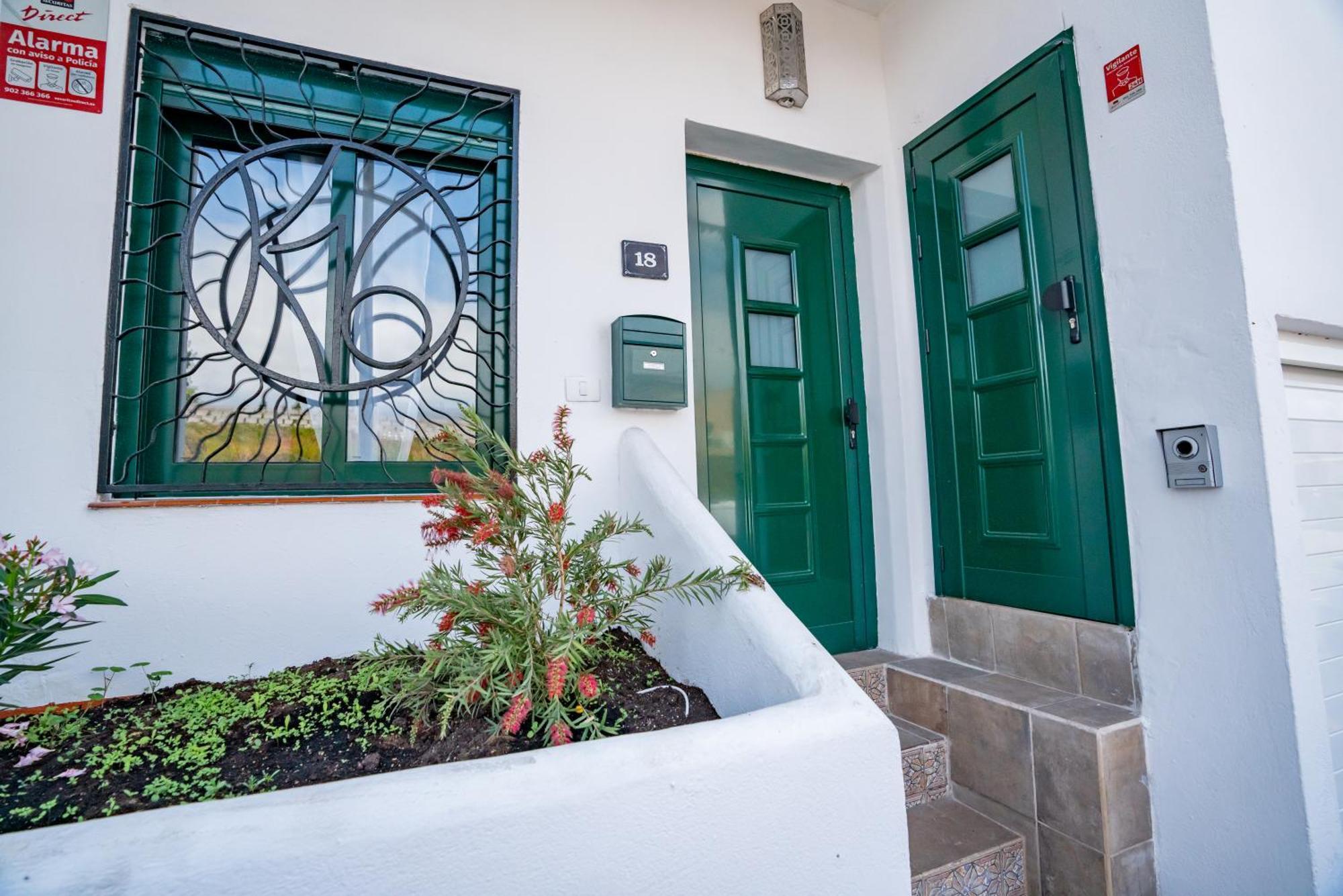 Casa Julio - Alcala Complete Coastal Retreat - Entire Apartment - 3 Min Walk From The Ocean - Shared Entrance With Host المظهر الخارجي الصورة